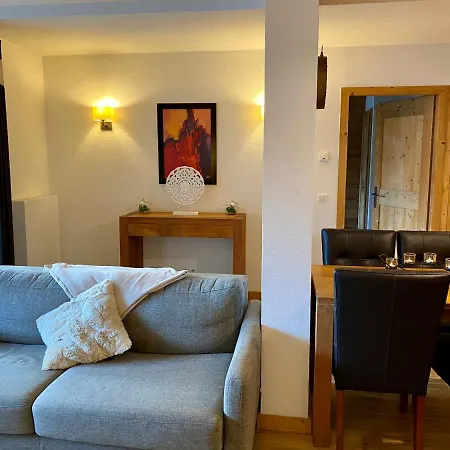 Le Refuge Des Portes Du Mont Blanc فالورسين